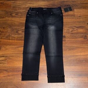 NWT Rekucci Size 10 Black Cropped Secret Figure Denim Pull On Slim Fit Jeans